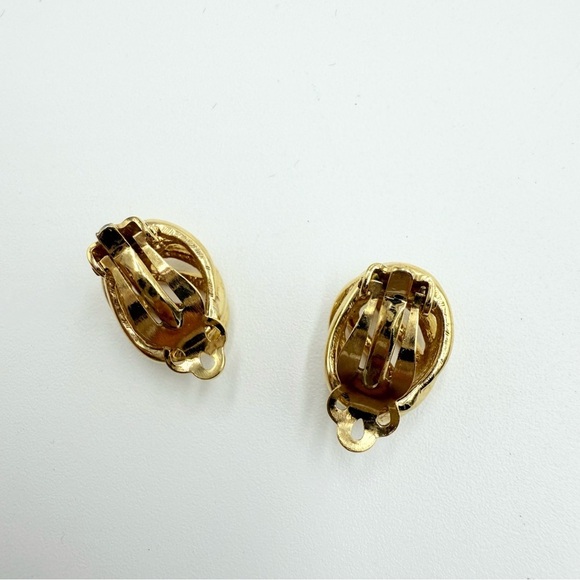 Vintage Gold-Tone Knot Clip On Earrings - Picture 5 of 7